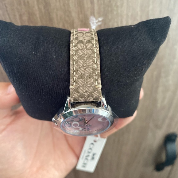 Coach Women's Classic Signature Logo Strap Watch - Picture 4 of 7